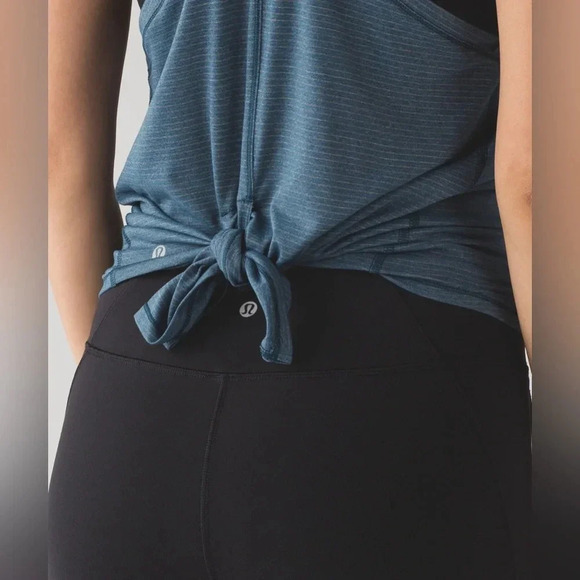 Lululemon Tie It Up Singlet~ Heathered Alberta Lake~ size 6 - Picture 5 of 10